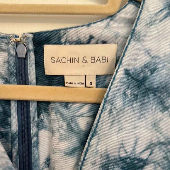 Sachin & Babi - size 0 - Elegant Tie-Dye Maxi Dress - Picture 2 of 4
